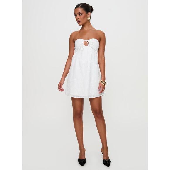 Princess Polly Dresses & Skirts - Princess Polly White Floral Embroidered Halter Mini Dress US 4